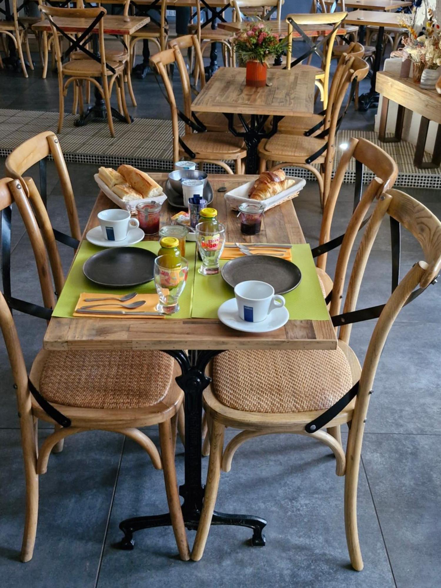 Chambres D'Hotes Du Bistrot D'Ici Saint-Saturnin  Buitenkant foto